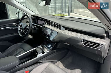 Внедорожник / Кроссовер Audi e-tron 2021 в 