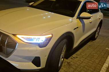 Внедорожник / Кроссовер Audi e-tron 2020 в 