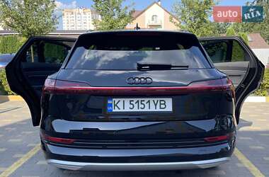 Внедорожник / Кроссовер Audi e-tron 2022 в 