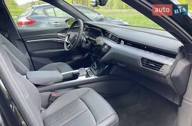 Внедорожник / Кроссовер Audi e-tron 2022 в 