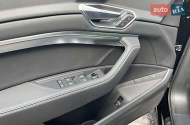 Внедорожник / Кроссовер Audi e-tron 2022 в 
