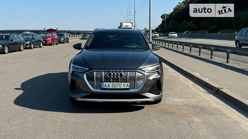 Внедорожник / Кроссовер Audi e-tron 2020 в Киеве