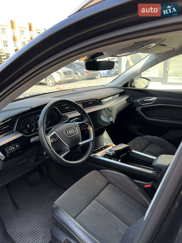 Позашляховик / Кросовер Audi e-tron 2020 в Вараші