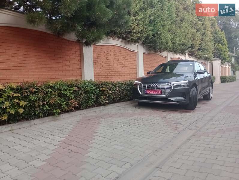 Внедорожник / Кроссовер Audi e-tron 2019 в Киеве