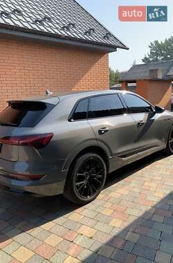 Позашляховик / Кросовер Audi e-tron 2022 в Рівному