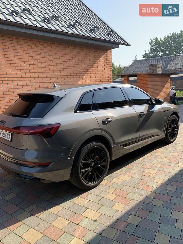 Внедорожник / Кроссовер Audi e-tron 2022 в Ровно
