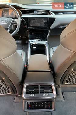 Позашляховик / Кросовер Audi e-tron 2022 в Рівному