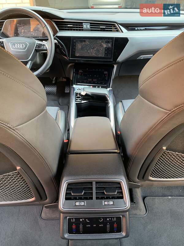Внедорожник / Кроссовер Audi e-tron 2022 в Ровно