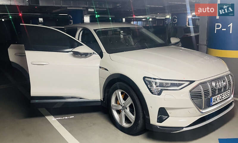 Внедорожник / Кроссовер Audi e-tron 2019 в 
