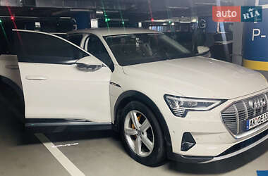 Внедорожник / Кроссовер Audi e-tron 2019 в 
