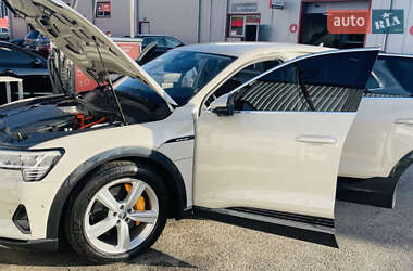 Внедорожник / Кроссовер Audi e-tron 2019 в 