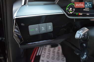 Внедорожник / Кроссовер Audi e-tron 2020 в 