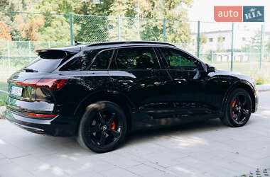 Позашляховик / Кросовер Audi e-tron 2019 в 