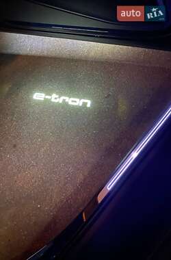 Внедорожник / Кроссовер Audi e-tron 2019 в 