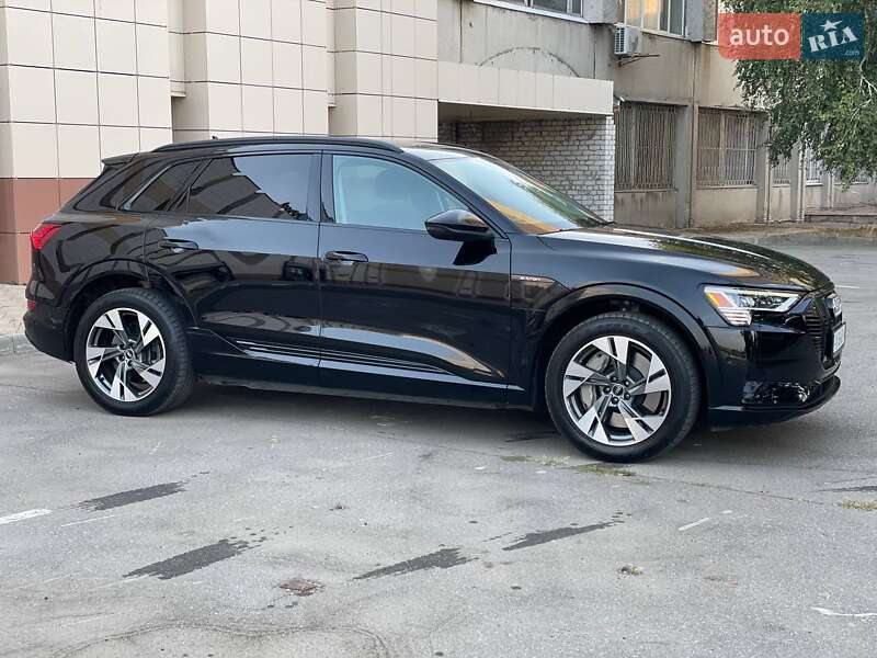 Позашляховик / Кросовер Audi e-tron 2021 в Києві фото 5 Позашляховик / Кросовер Audi e-tron 2021 в Києві