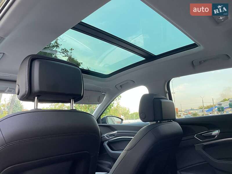 Позашляховик / Кросовер Audi e-tron 2021 в Києві фото 49 Позашляховик / Кросовер Audi e-tron 2021 в Києві