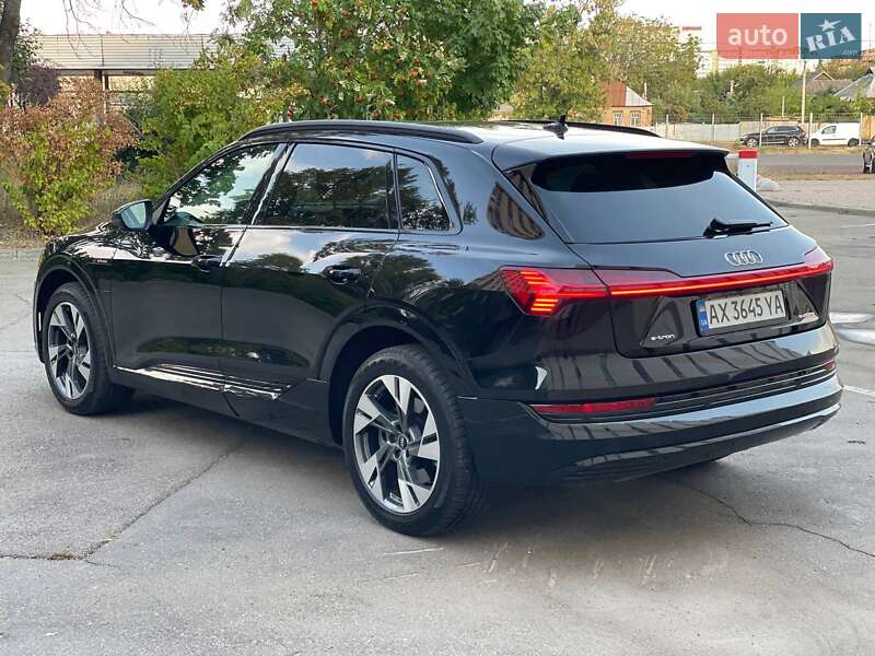 Позашляховик / Кросовер Audi e-tron 2021 в Києві