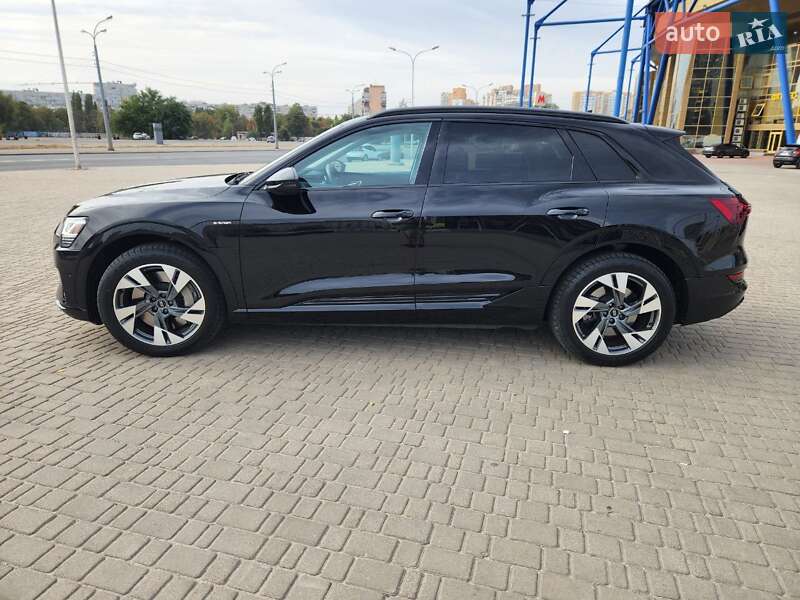 Позашляховик / Кросовер Audi e-tron 2021 в Києві