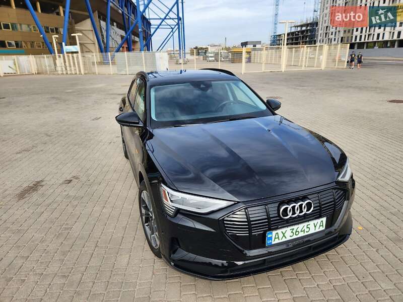 Позашляховик / Кросовер Audi e-tron 2021 в Києві