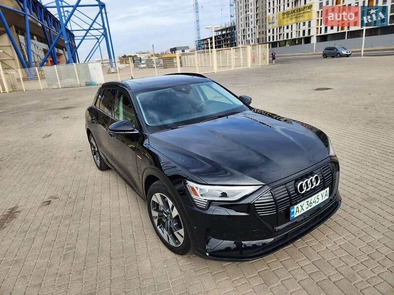 Позашляховик / Кросовер Audi e-tron 2021 в Києві фото 31 Позашляховик / Кросовер Audi e-tron 2021 в Києві