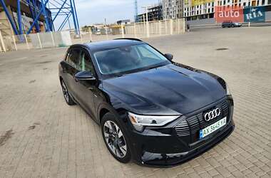 Внедорожник / Кроссовер Audi e-tron 2021 в 