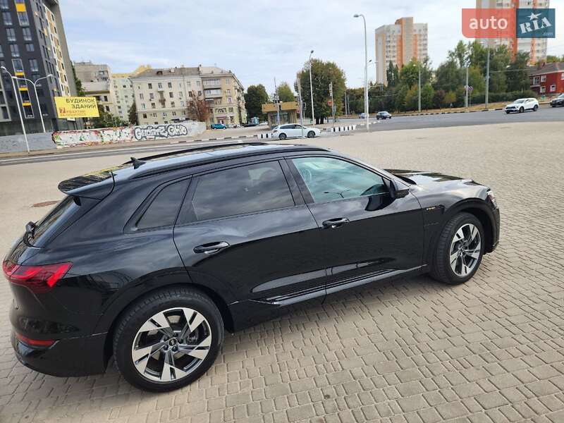 Позашляховик / Кросовер Audi e-tron 2021 в Києві