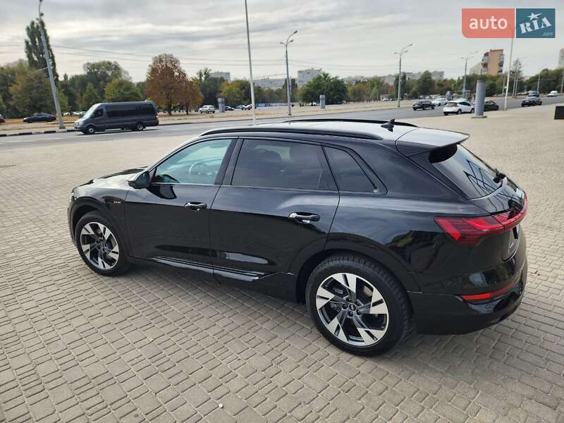 Позашляховик / Кросовер Audi e-tron 2021 в Києві
