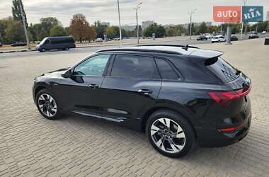 Внедорожник / Кроссовер Audi e-tron 2021 в 