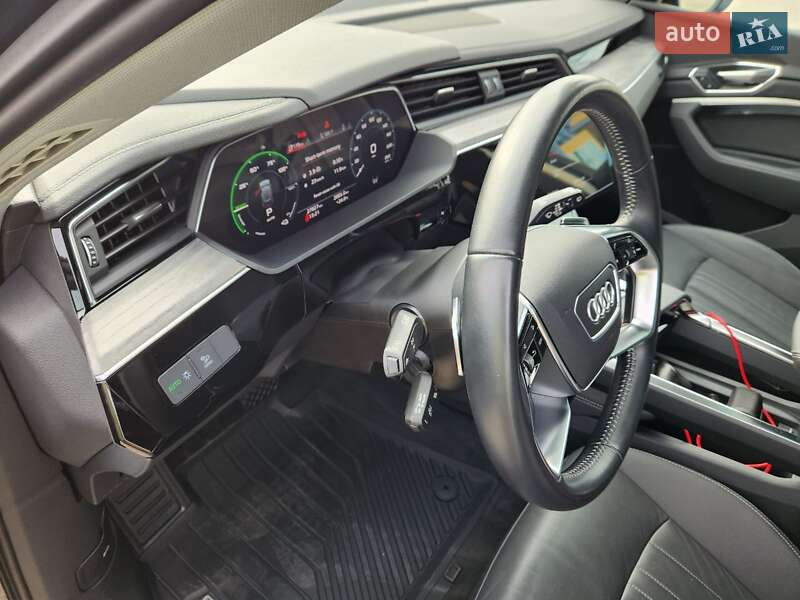 Позашляховик / Кросовер Audi e-tron 2021 в Києві