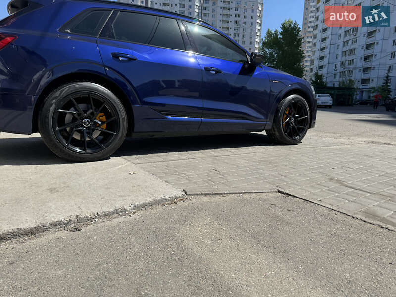 Внедорожник / Кроссовер Audi e-tron 2020 в Киеве