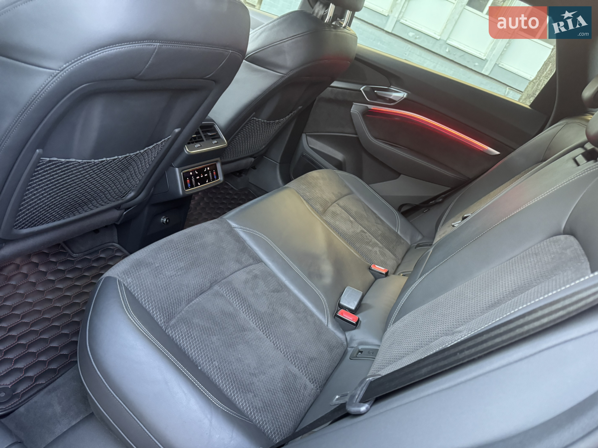 2020 Audi e-tron - мініатюра 28