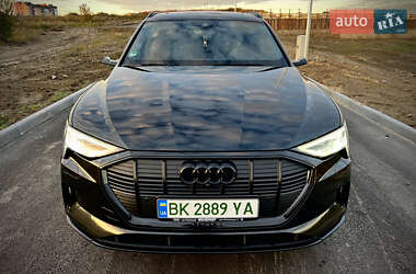 Внедорожник / Кроссовер Audi e-tron 2019 в 