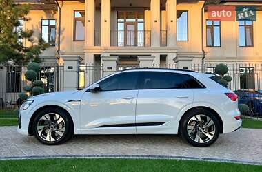 Внедорожник / Кроссовер Audi e-tron 2021 в 