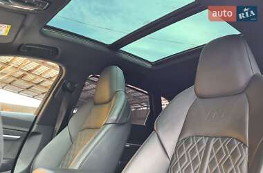 Позашляховик / Кросовер Audi e-tron 2021 в 