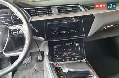 Позашляховик / Кросовер Audi e-tron 2021 в 