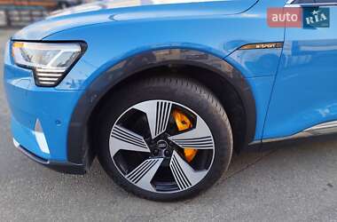 Внедорожник / Кроссовер Audi e-tron 2019 в 