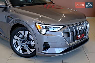 Внедорожник / Кроссовер Audi e-tron 2020 в 