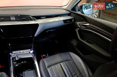 Внедорожник / Кроссовер Audi e-tron 2020 в 