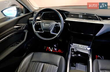 Внедорожник / Кроссовер Audi e-tron 2020 в 