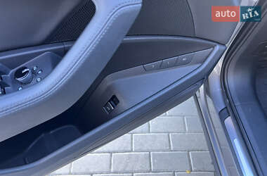 Позашляховик / Кросовер Audi e-tron 2019 в 