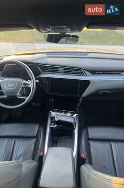 Внедорожник / Кроссовер Audi e-tron 2020 в 