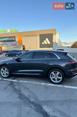 Внедорожник / Кроссовер Audi e-tron 2019 в 