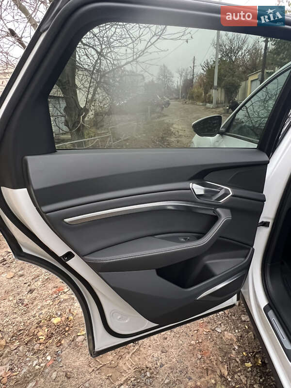 Внедорожник / Кроссовер Audi e-tron 2022 в Харькове фото 10 Внедорожник / Кроссовер Audi e-tron 2022 в Харькове