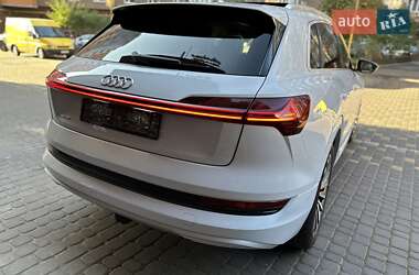Внедорожник / Кроссовер Audi e-tron 2019 в 