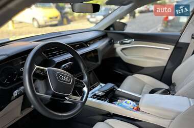 Внедорожник / Кроссовер Audi e-tron 2019 в 