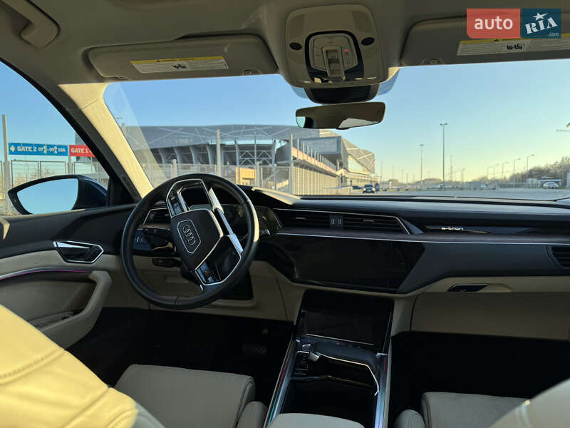 Позашляховик / Кросовер Audi e-tron 2019 в Львові фото 45 Позашляховик / Кросовер Audi e-tron 2019 в Львові