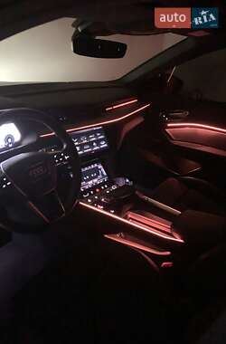 Внедорожник / Кроссовер Audi e-tron 2022 в 
