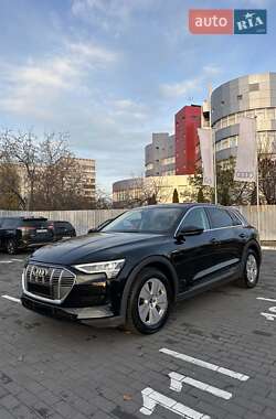Внедорожник / Кроссовер Audi e-tron 2021 в 