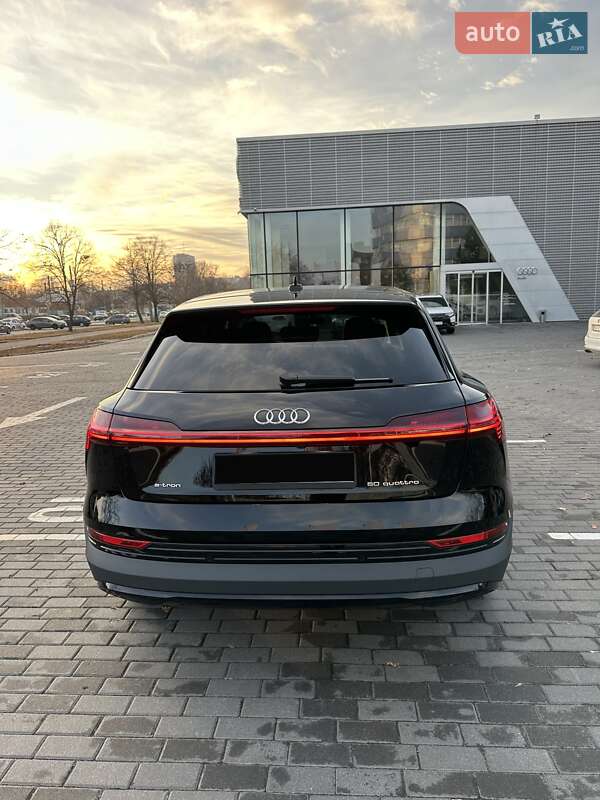 Внедорожник / Кроссовер Audi e-tron 2021 в Киеве