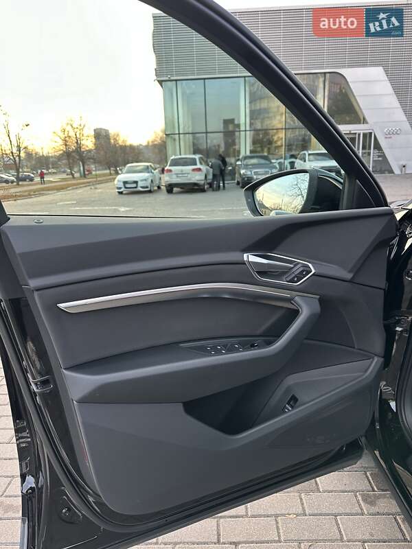 Внедорожник / Кроссовер Audi e-tron 2021 в Киеве